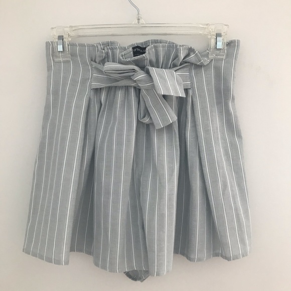 Striped shorts - Picture 3 of 3